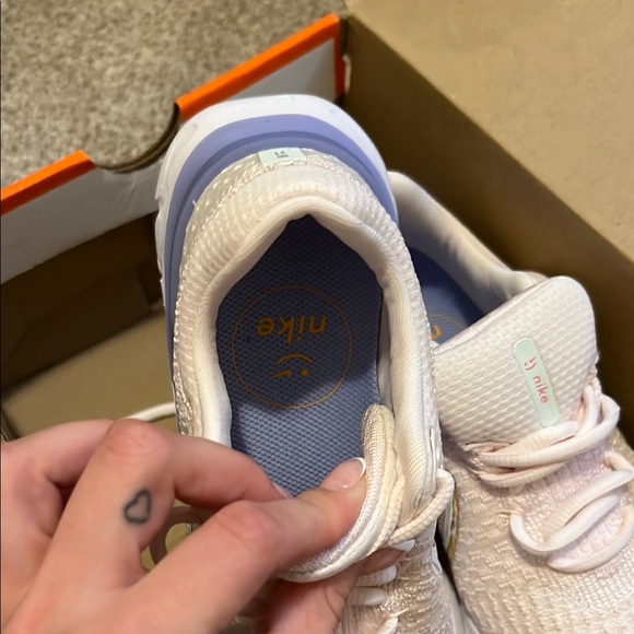 Nike NWT Running Sneakers - Picture 4 of 5